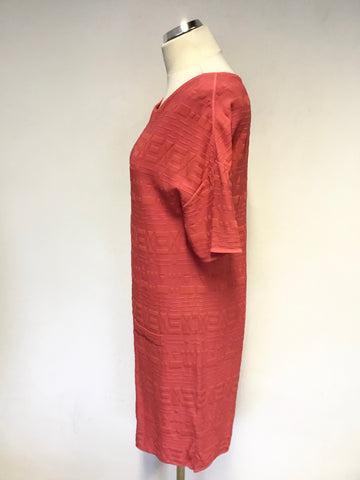 MAISON ULLENS CORAL EMBOSSED AZTEC PRINT STRETCH SHORT SLEEVE DRESS SIZE S