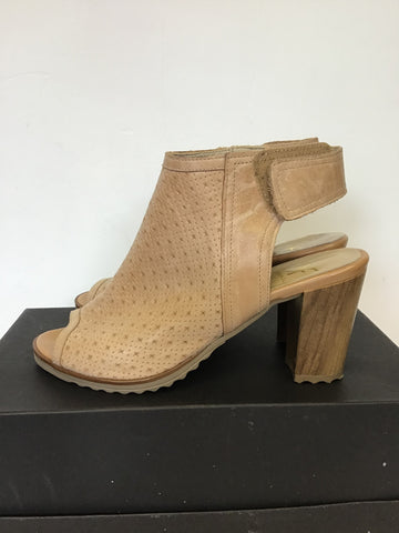 DANIEL BEIGE LEATHER SLINGBACK PEEPTOE HEELS SIZE 5/38