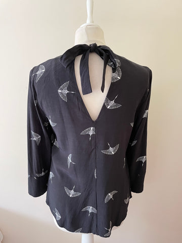 MINT VELVET BLACK & WHITE PRINT CUT OUT NECK 3/4 SLEEVE TOP SIZE 10