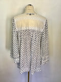 FRENCH CONNECTION BLUE & WHITE PRINT 3/4 SLEEVE SMOCK TOP SIZE M