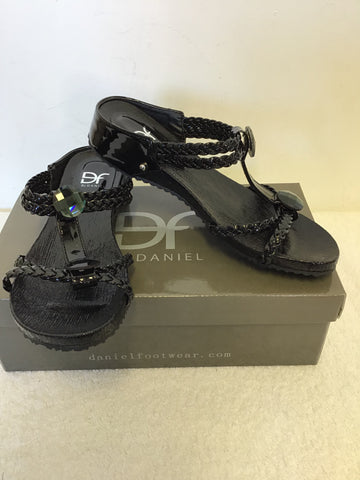 BRAND NEW DANIEL BLACK PATENT JEWEL TRIM FOOTBED SANDALS SIZE 4/37