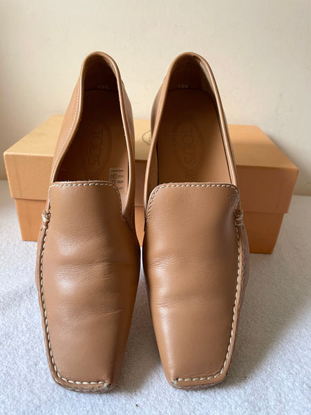 TODS CAMEL LEATHER FLATS SIZE 6.5/39.5