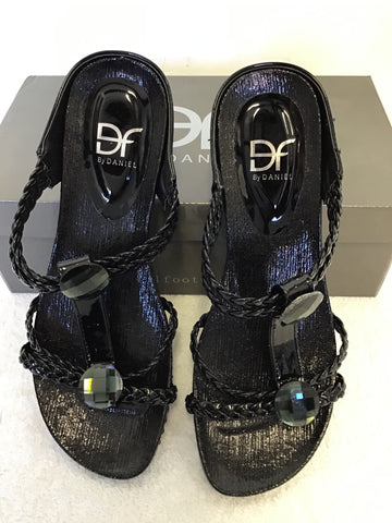 BRAND NEW DANIEL BLACK PATENT JEWEL TRIM FOOTBED SANDALS SIZE 4/37