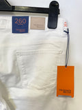 BRAND NEW TRUSSARDI 260 REGULAR  PORCELAIN ( OFF WHITE) TAPERED LEG  JEANS SIZE 30