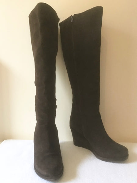 CARVELA DARK BROWN SUEDE KNEE LENGTH WEDGE HEEL BOOTS SIZE 7/40