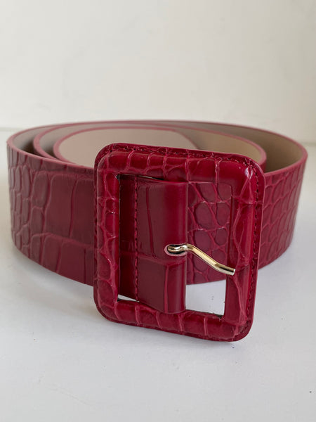 BRAND NEW HOBBS RED LEATHER CROC DESIGN BUCKLE. FASTEN BELT SIZE L