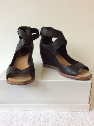 CLARKS BLACK LEATHER PEEPTOE WEDGE HEEL SANDALS SIZE 4.5/37.5