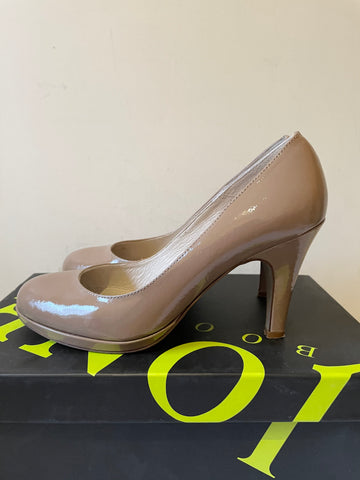 JONES THE BOOTMAKER TAUPE PATENT LEATHER HEELS SIZE 4/37