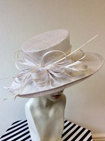 BRAND NEW MAX & ELLIE WHITE COIL & FEATHER TRIM  FORMAL HAT