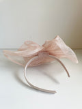PALE PEACH BOW TRIM STRAW FASCINATOR ON SATIN HEAD BAND