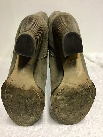 LIGHT BROWN SUEDE KNEE LENGTH HEELED BOOTS SIZE 5/38