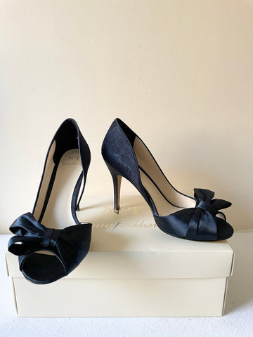 NO 1 JENNY PACKHAM PEONIE NAVY BLUE LACE BOW TRIM PEEPTOE HEELS SIZE 6/39