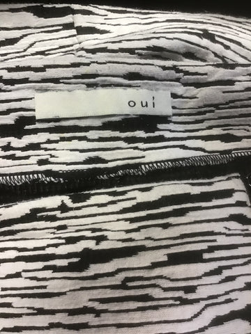 OUI BLACK & IVORY PRINT A LINE MINI SKIRT SIZE 14