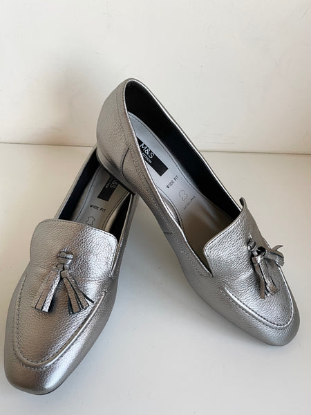 BRAND NEW MARKS & SPENCER PEWTER LEATHER TASSEL TRIM LOAFER FLATS SIZE 5.5/39 WIDE FIT