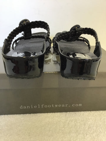 BRAND NEW DANIEL BLACK PATENT JEWEL TRIM FOOTBED SANDALS SIZE 4/37