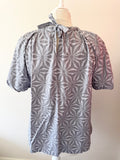 TOAST GREY & WHITE PRINT DRAWSTRING TIE FASTEN SHORT PUFF SLEEVE TOP SIZE 14