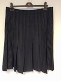 HOBBS DARK BLUE PINSTRIPE PLEATED SKIRT SIZE 14