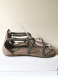 BRAND NEW MODA IN PELLE TAUPE & DAIAMANTE STUD TRIM STRAP FLAT SANDALS SIZE 7/40