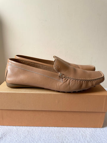 TODS CAMEL LEATHER FLATS SIZE 6.5/39.5