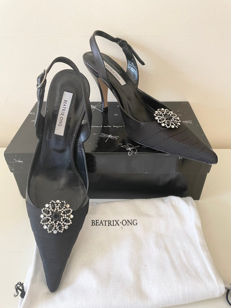 BEATRIX ONG FOREVER BLACK LEATHER SLINGBACK HEELS WITH DETACHABLE BROACH TRIM SIZE 5/38