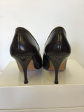 GUESS DARK BROWN & CAMEL TRIM ALL LEATHER HEELS SIZE 5/38