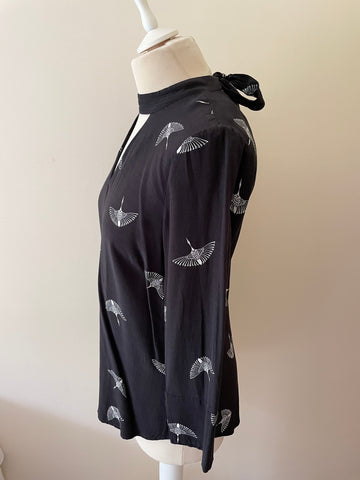 MINT VELVET BLACK & WHITE PRINT CUT OUT NECK 3/4 SLEEVE TOP SIZE 10