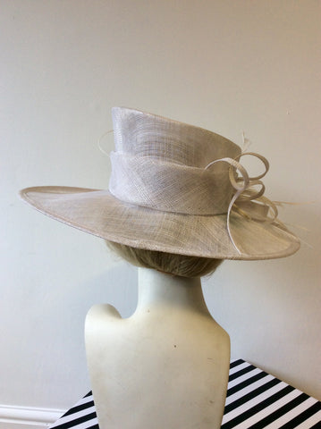 BRAND NEW MAX & ELLIE WHITE COIL & FEATHER TRIM  FORMAL HAT