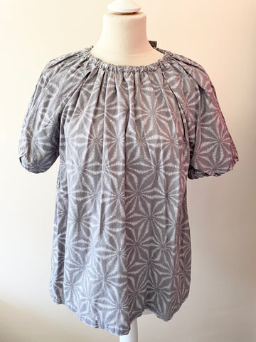 TOAST GREY & WHITE PRINT DRAWSTRING TIE FASTEN SHORT PUFF SLEEVE TOP SIZE 14