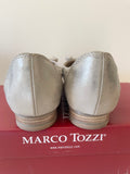 MARCO TOZZI GABBY PALE GOLD METALLIC BOW TRIM FLATS SIZE 5/38