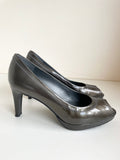 STUART WEITZMAN FOR RUSSELL & BROMLEY SLATE PATENT LEATHER HEELS SIZE 6/39