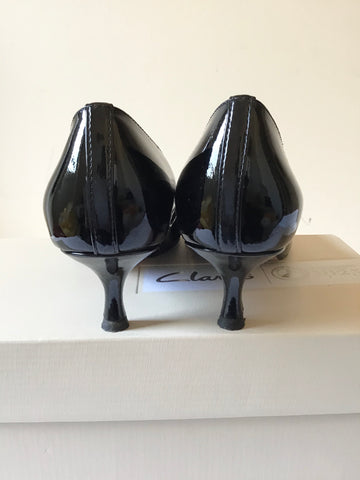 CLARKS BLACK PATENT LEATHER HEELS SIZE 5/38