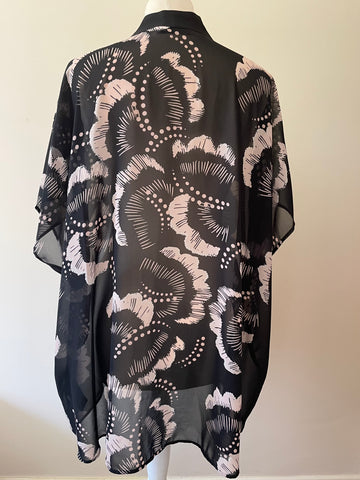 MINT VELVET BLACK & CREAM PRINT SHORT SLEEVE OVER TOP SIZE M