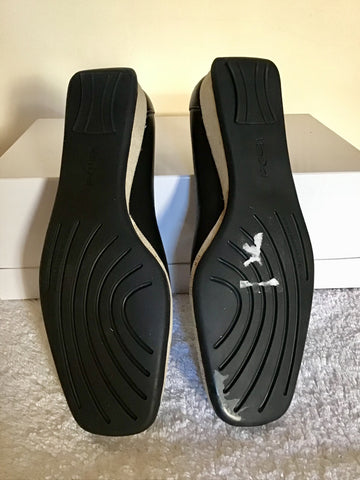 BRAND NEW VAN DAL NAVY BLUE & WHITE WEDGE HEELS SIZE 4/37