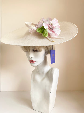 BRAND NEW DESIGNER PHILIP TREACY IVORY SAUCER WITH PINK TRIM FEATHER FLOWERS HATINATOR