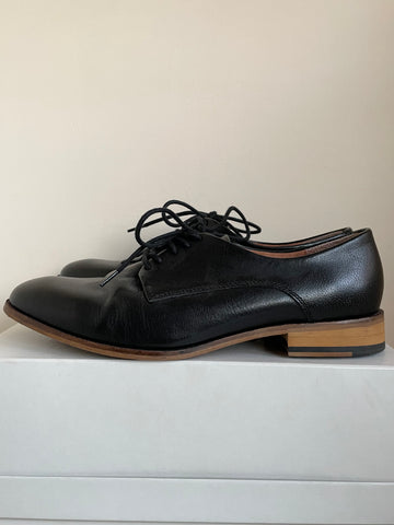 CLARKS BLACK LEATHER LACE UP SHOES SIZE 7/40