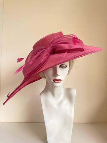 BRAND NEW UNBRANDED PINK BOW & FEATHER TRIM WIDE SHAPED BRIM FORMAL HAT