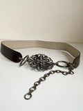 CLARA PERRI BROWN LEATHER DECORATIVE DETAIL & CHAIN FASTENING BELT SIZE M