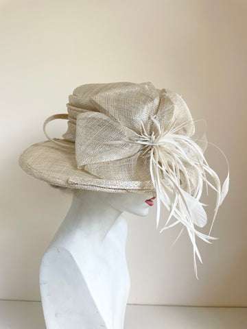 HAT STUDIO CREAM METALLIC BOW & IVORY FEATHER TRIM FORMAL HAT