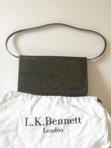 LK BENNETT DARK GREY PATENT LEATHER HEELS & MATCHING CLUTCH BAG SIZE 5/38