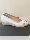 HOBBS VOYAGER WHITE LEATHER OPEN TOE WEDGE HEELS SIZE 5/38
