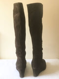 CARVELA DARK BROWN SUEDE KNEE LENGTH WEDGE HEEL BOOTS SIZE 7/40