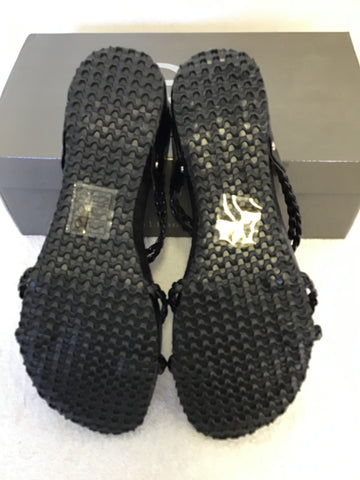 BRAND NEW DANIEL BLACK PATENT JEWEL TRIM FOOTBED SANDALS SIZE 4/37