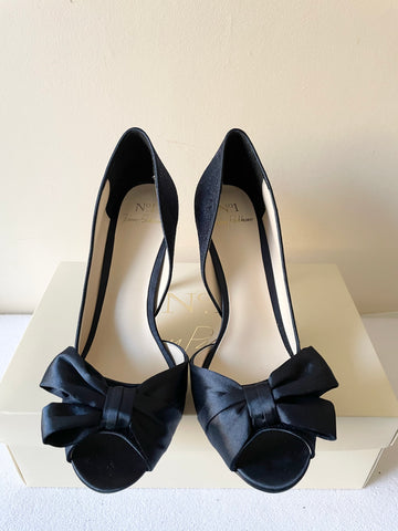 NO 1 JENNY PACKHAM PEONIE NAVY BLUE LACE BOW TRIM PEEPTOE HEELS SIZE 6/39
