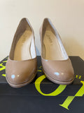 JONES THE BOOTMAKER TAUPE PATENT LEATHER HEELS SIZE 4/37