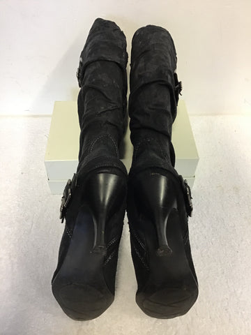 MARCO TOZZI BLACK SUEDETTE BUCKLE TRIM KNEE LENGTH BOOTS SIZE 7/40