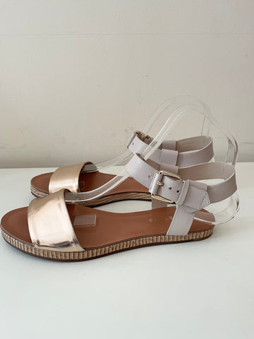 WHISTLES GOLD & CREAM LEATHER STRAP FLAT SANDALS SIZE 4/37
