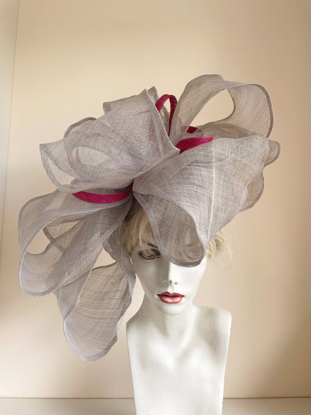 SILVER GREY & FUCHIA PINK TRIM HATINATOR WITH LARGE FLOWER DESIGN ON HEADBAND