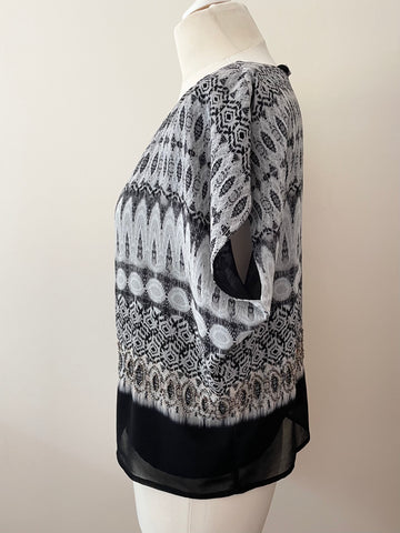 MINT VELVET BLACK & GREY PRINT BEADED TRIM SHORT SLEEVE TOP SIZE 12