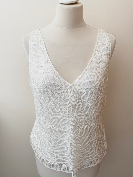 PLANET IVORY LACE SLEEVELESS V NECKLINE TOP SIZE 16