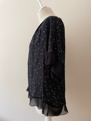 JIGSAW BLACK & WHITE PRINT SILK FLOATY SHORT SLEEVE TOP SIZE 12